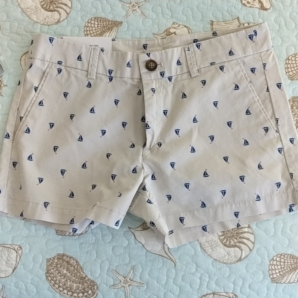 Uniqlo short with sailboat print